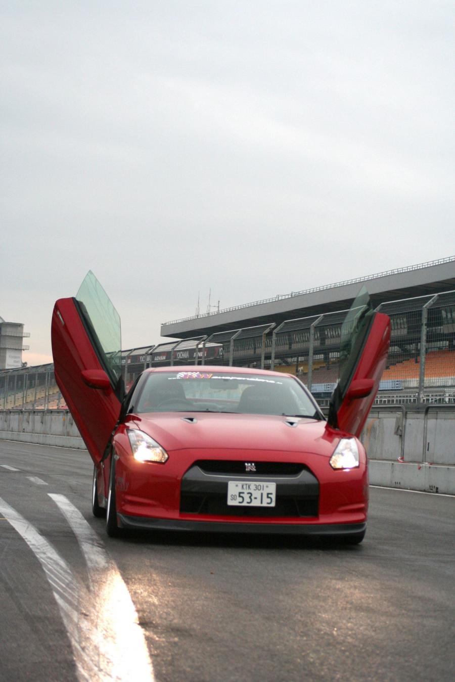 Nissan GT-R by LSD 2009 года  (фото 6 из 9)